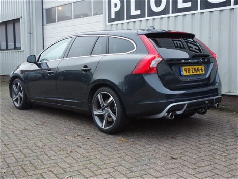 Volvo V60 - 2.0 D4 164pk AUT R-Design Afn-Trekh Xen Nav 18inch Stoelverw - 1