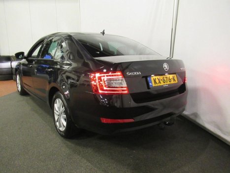 Skoda Octavia - 1.6TDi Aut. Ambition (Navi/Trekhaak/PDC) - 1