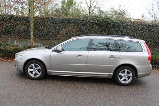 Volvo V70 - 2.0 D2 Classic Edition | CLIMA | NAVI | PDC | TREKHAAK - 1