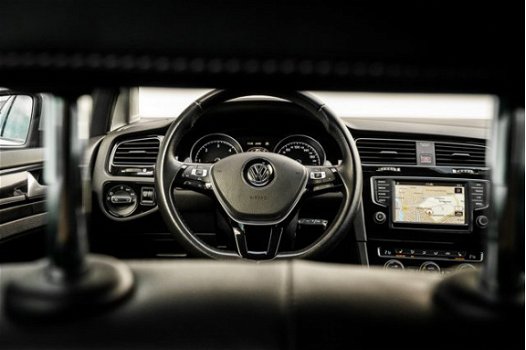 Volkswagen Golf - 1.6 TDi R-Line | Navigatie | Ergo Sportstoelen | Camera | Parkeersensoren | 17