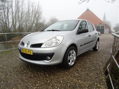 Renault Clio - 1.2-16V Special Line Airco + 5 Deurs + 1ste Eig Nu 3.975, - 1