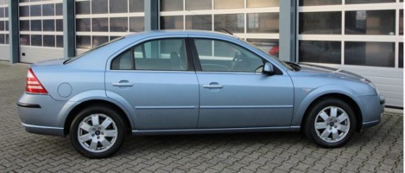 Ford Mondeo - 1.8-16V Platinum - 1