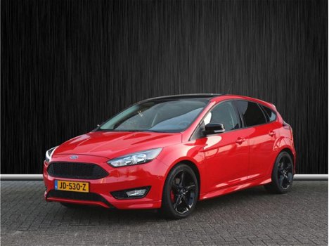 Ford Focus - 1.5 Red Edition 150pk met afneembare trekhaak navigatie privacy glass - 1