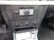 Opel Vectra Wagon - 2.2-16V Business Geregelde airco, trekhaak, navigatie, licht metalen velgen - 1 - Thumbnail