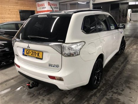 Mitsubishi Outlander - 2.0 PHEV Black&White - 1