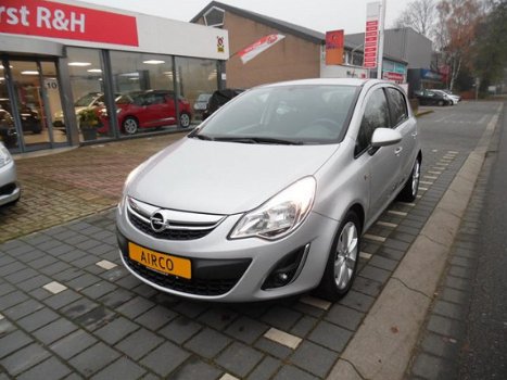 Opel Corsa - 1.2-16V Anniversary Edition hele mooie corsa 5 deurs, airco, cruise control stoelverwar - 1