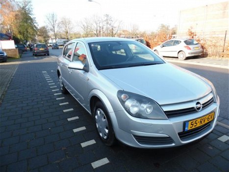 Opel Astra - 1.6 Enjoy 5 deurs met airco en trekhaak - 1