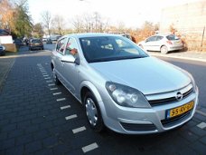 Opel Astra - 1.6 Enjoy 5 deurs met airco en trekhaak