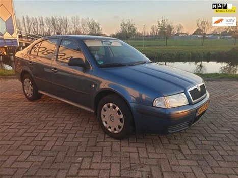 Skoda Octavia - 1.6 Comfort Airco radio/cd onderhoudshistorie APK - 1