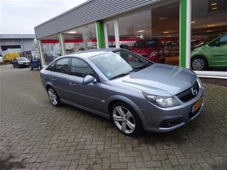 Opel Vectra GTS - 2.2-16V Executive in nieuwe staat - 1