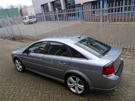 Opel Vectra GTS - 2.2-16V Executive in nieuwe staat - 1