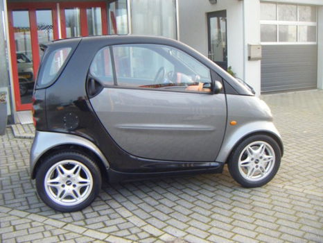 Smart City-coupé - edition symphony/1 STADS AUTO EN ZUINIG HEEFT MAAR HALVE PARKEERPLAATS NODIG - 1