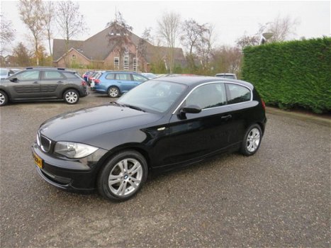 BMW 1-serie - 116i Business Line NL auto, incl. winterset, clima, nieuwstaat Nieuwjaarssale - 1