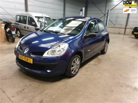 Renault Clio - 1.2-16V Authentique Zeer nette en met N.A.P - 1