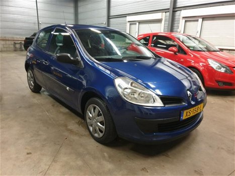 Renault Clio - 1.2-16V Authentique Zeer nette en met N.A.P - 1