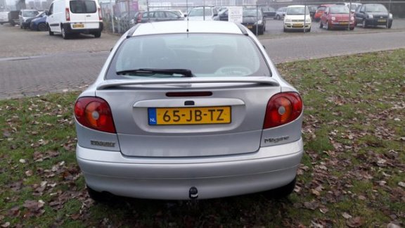 Renault Mégane Coupé - 1.6-16V Expression - 1