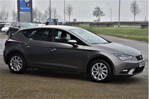 Seat Leon - 1.6 TDI Style 5drs, LED, Navigatie, Trekhaak, Climate Control - 1