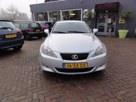 Lexus IS - 220d Business - 1