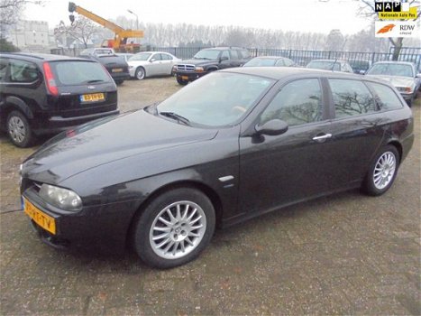 Alfa Romeo 156 Sportwagon - 1.9 JTD Distinctive station, bj05, leer, airco, netjes, rijd goed, apk 2 - 1