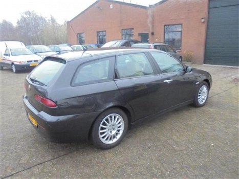 Alfa Romeo 156 Sportwagon - 1.9 JTD Distinctive station, bj05, leer, airco, netjes, rijd goed, apk 2 - 1