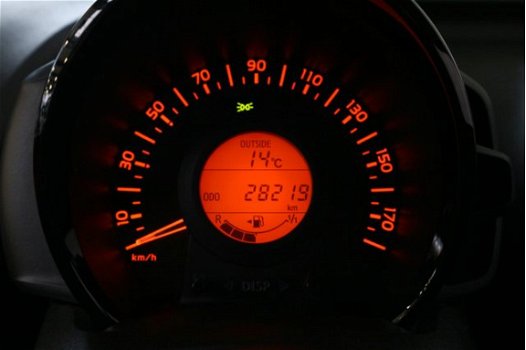 Toyota Aygo - 1.0 VVT-i x-now | Airco | LED dagrijverlichting | Elektrische ramen | - 1