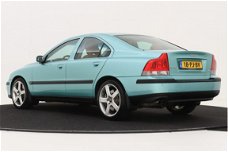 Volvo S60 - 2.5 R Navigatie Xenon FOUR-C 300PK Flash green- Atacama leder Uniek