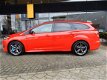 Ford Focus Wagon - 1.0 ST-Line NAVIGATIE / 18” LM SPORTVELGEN / PARKEERCAMERA / PARKEERSENSOREN - 1 - Thumbnail