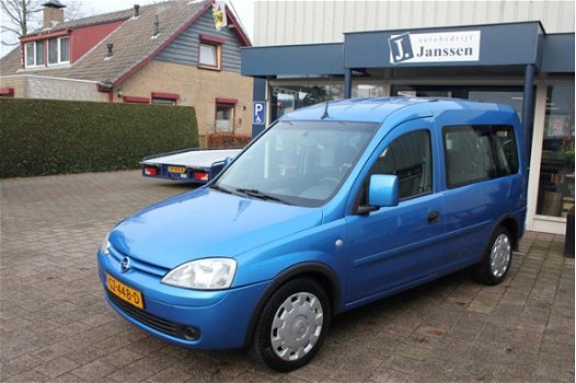 Opel Combo Tour - 1.4 16V Essentia 5-persoons, Airco, Trekhaak - 1