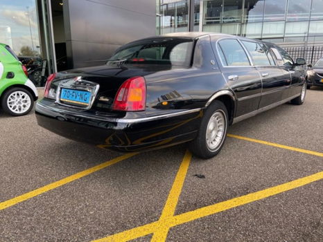 Lincoln Town Car - Executive Series Limousine ex BTW - 1