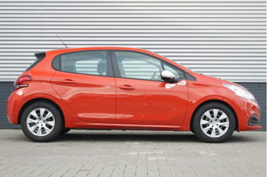 Peugeot 208 - 1.2 Like 5-DEURS AIRCO CRUISE BLUETOOTH ORANGE POWER SUPER DEMO DEAL FINANCIEREN AL VA - 1