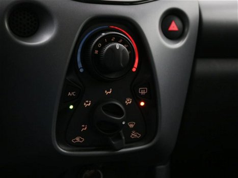 Toyota Aygo - 1.0 5drs X-Play | Apple CarPlay | Android Auto - 1