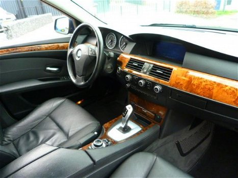 BMW 5-serie Touring - 520i Corporate Lease Business Line Edition I Automaat, Navi, NL Auto, Leer - 1