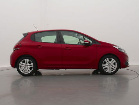 Peugeot 208 - 1.2 82pk Signature | Navigatie | Parkeersensoren | Airco | - 1