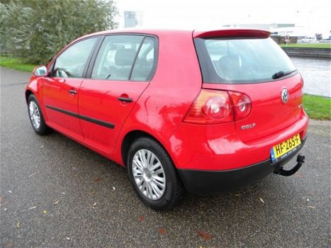 Volkswagen Golf - 1.6 FSI Trendline - 1