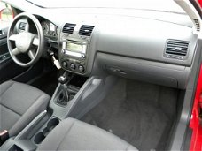 Volkswagen Golf - 1.6 FSI Trendline