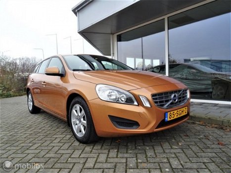 Volvo V60 - 1.6 DRIVe, Navigatie, Cruise, Clima, Trekhaak, PDC - 1