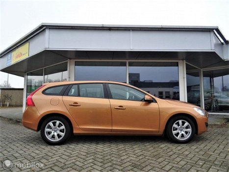 Volvo V60 - 1.6 DRIVe, Navigatie, Cruise, Clima, Trekhaak, PDC - 1