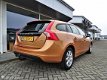 Volvo V60 - 1.6 DRIVe, Navigatie, Cruise, Clima, Trekhaak, PDC - 1 - Thumbnail