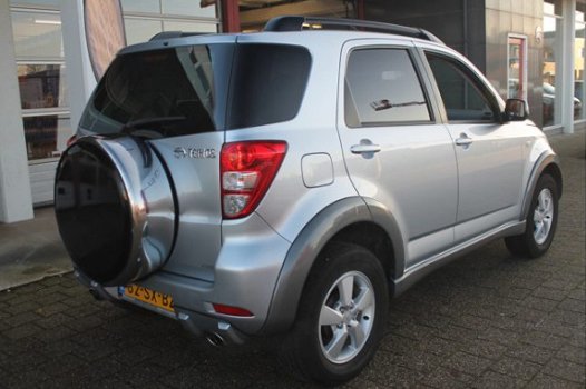 Daihatsu Terios - 1.5-16v Exclusive 4x4 / Airco/ 1e eigenaar/ LM velgen - 1