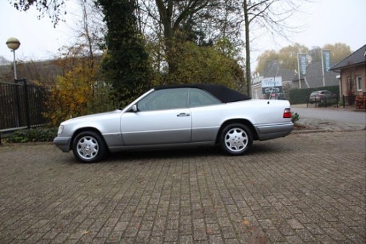 Mercedes-Benz E-klasse Cabrio - 200 Cabrio echt orginele nieuw staat net grote beurt en alles laten - 1