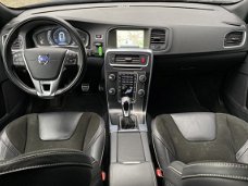 Volvo V60 - D4 180PK R-Design / Bluetooth / Cruise Control / Navigatie / Trekhaak / PDC achter