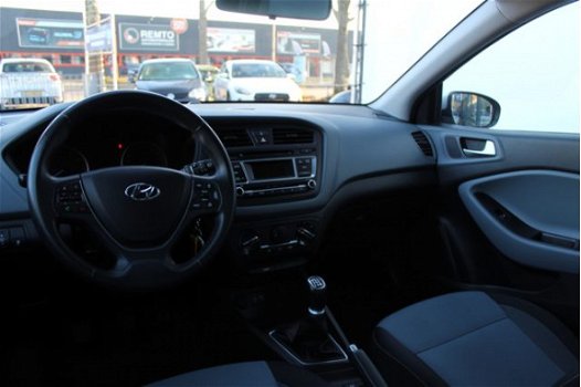 Hyundai i20 - 1.2 HP i-Motion Cruise, airco, parkeersens. achter, LED dagrijverlichting - 1