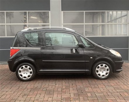 Peugeot 1007 - 1.6-16V Gentry Trekhaak, Cv, Electr.ramen, Clima Hoge Zit 2007 km 108.000 Dealer onde - 1