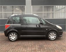 Peugeot 1007 - 1.6-16V Gentry Trekhaak, Cv, Electr.ramen, Clima Hoge Zit 2007 km 108.000 Dealer onde