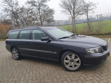 Volvo V70 - 2.4 Black Sapphire Edition II - LEDER - NETTE STAAT - 1