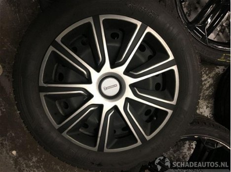 Ford Focus - compleet set winterbanden (diep in profiel) / 4x michelin + wieldoppen van michelin - 1