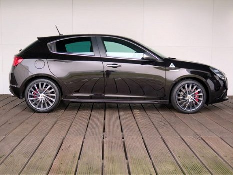 Alfa Romeo Giulietta - 1.7 TBi Quadrifoglio Verde 240PK QV | Navigatie | Schuifdak - 1