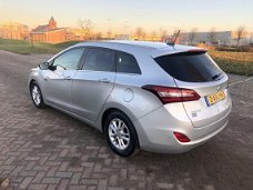 Hyundai i30 Wagon - 1.6 GDI Go|camera|pdc|navi