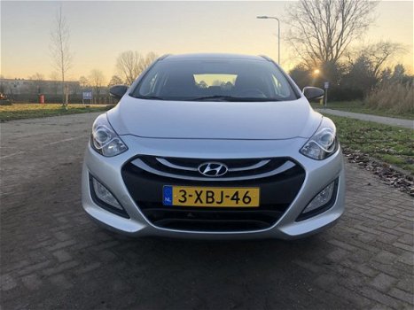 Hyundai i30 Wagon - 1.6 GDI Go|camera|pdc|navi - 1