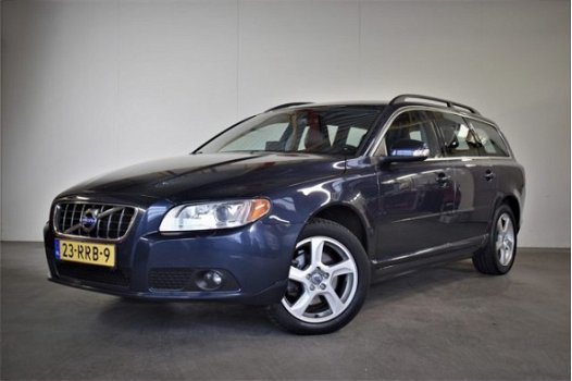 Volvo V70 - 1.6 T4 180PK Limited Edition NAVI/LEER/TREKHAAK/CLIMA/PDC/LMV - 1